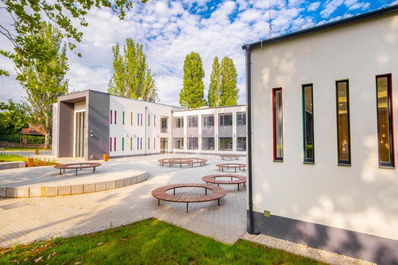 Ciszterci Rendezvenykoezpont Bed & Breakfast Balatonalmádi Exterior photo